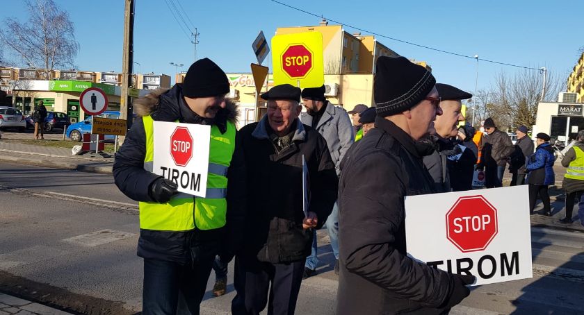 Trwa protest na drodze krajowej nr 70 w Łowiczu