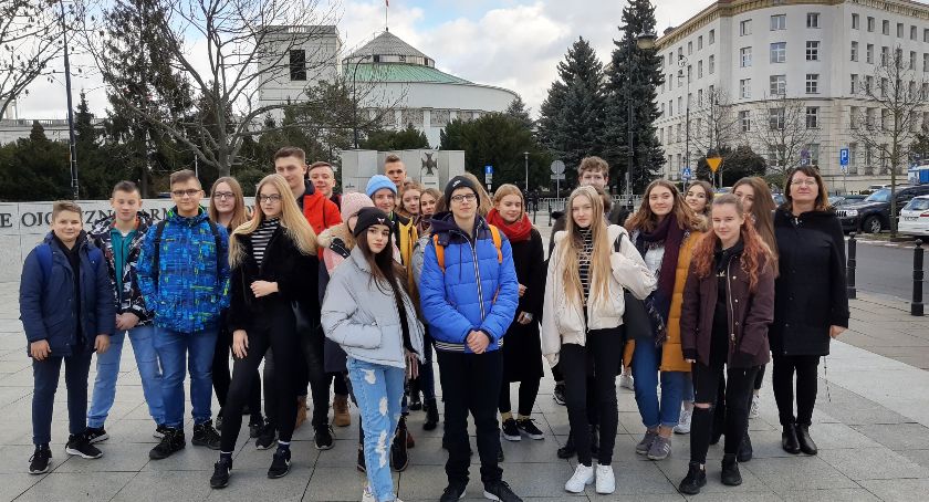 W świecie polityków i celebrytów