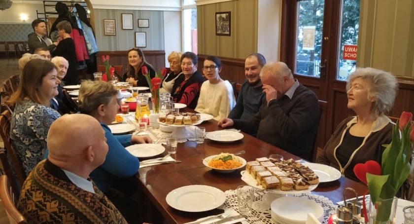 Walentynkowe spotkanie wolontariuszy i seniorów akcji 
