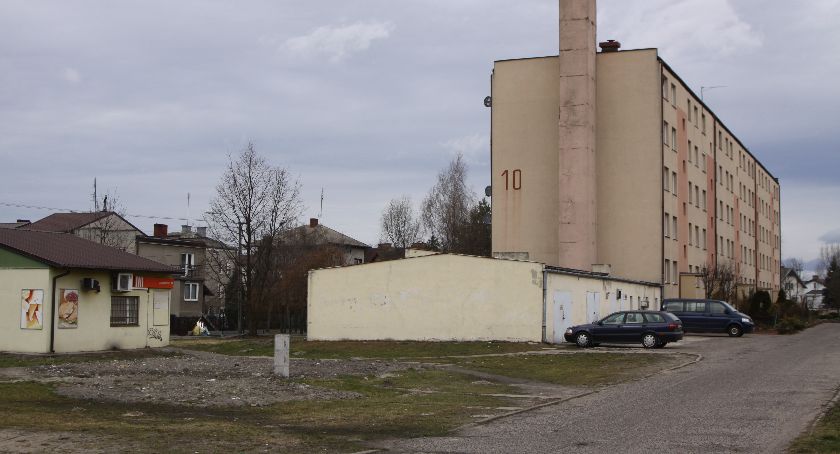Władze Łowicza myślą o budowie bloku komunalnego. Gdzie miałby powstać?