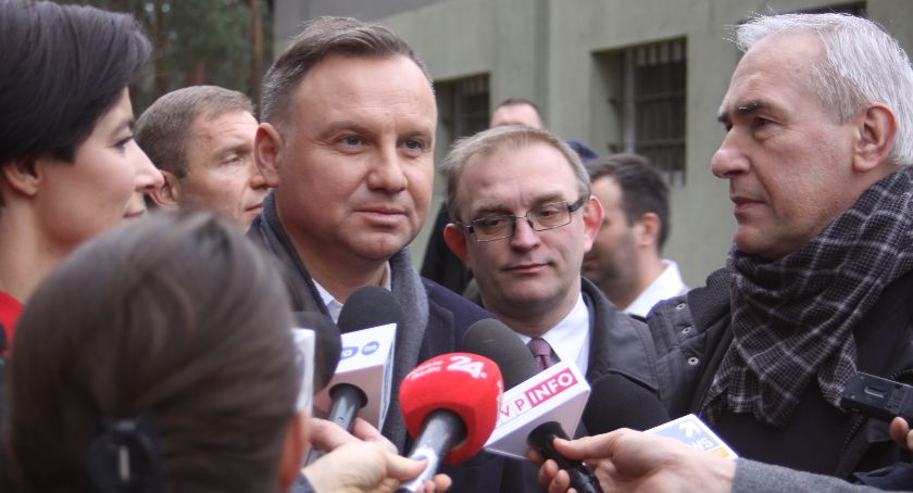 Prezydent Andrzej Duda odwiedził łowickie Schronisko dla zwierząt (ZDJĘCIA, VIDEO)