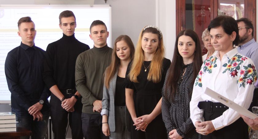 Koderki jak rodzina. Władze Łowicza podziękowały młodzieży za lata występów w zespole