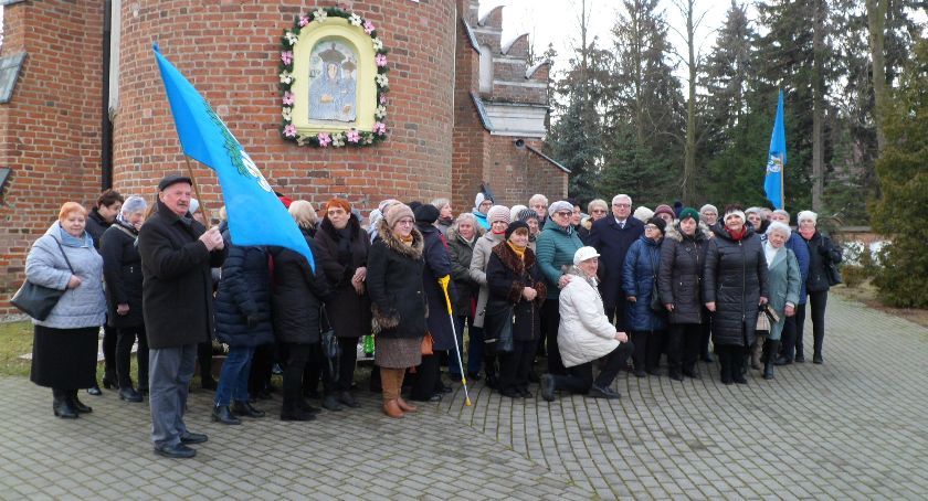 Łowiczanie modlili się na plenerowej Drodze Krzyżowej w Głogowcu