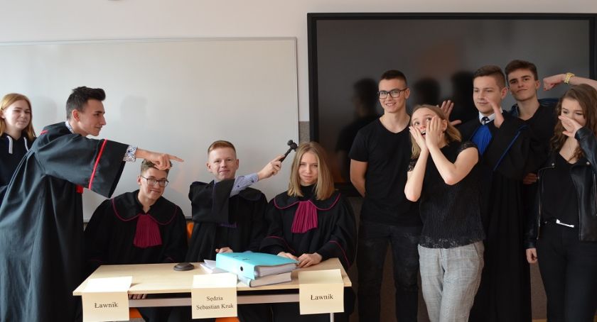 II LO - Proces karny w wykonaniu klasy humanistycznej 