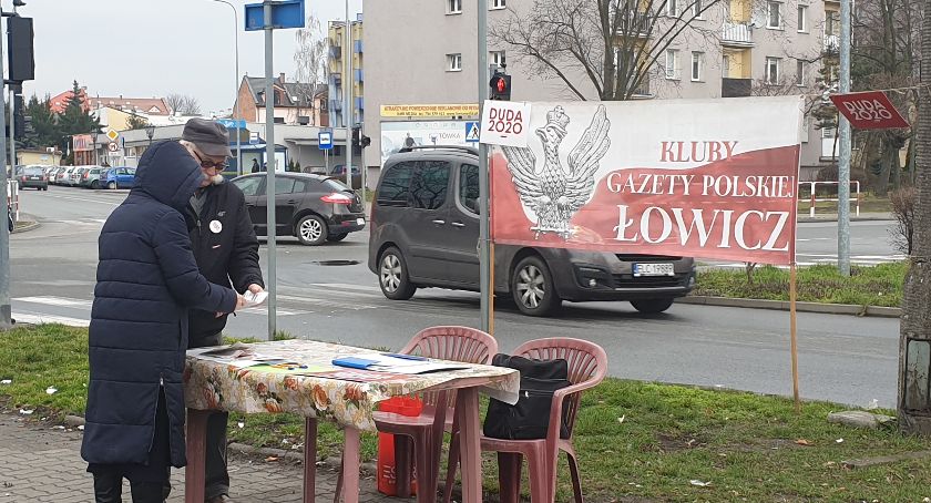 Wybory 2020. Zwolennicy Andrzeja Dudy zbierali podpisy pod jego listą 