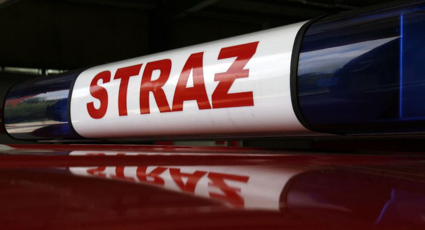 Trzy osoby ewakuowane z mieszkania komunalnego w Łowiczu. Zadziałał czujnik czadu