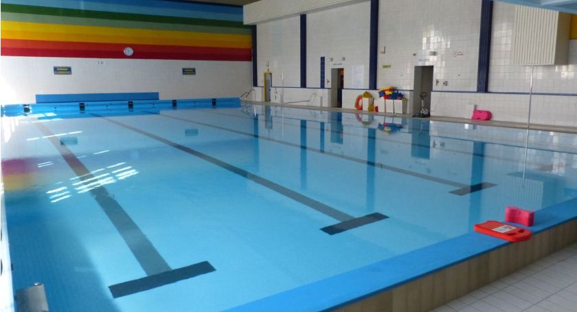 Koronawirus. Zamknięta pływalnia w Łowiczu, ograniczenia w załatwianiu spraw w ratuszu