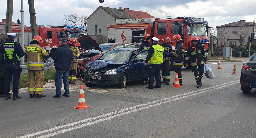 Kolizja na skrzyżowaniu ulicy Prymasowskiej i Piaskowej