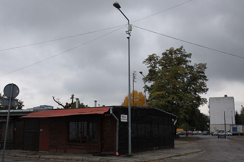 Oko kamer monitoringu obserwuje miejski targ