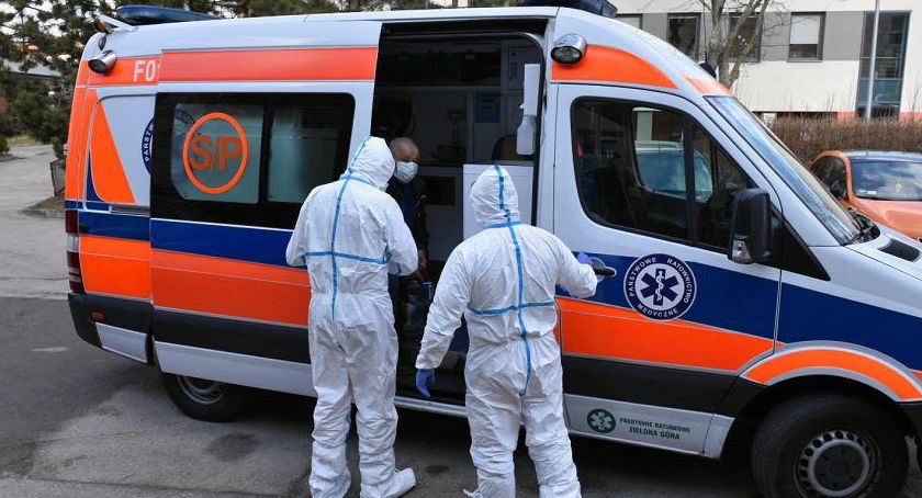 Jutro, mobilne zespoły pobierające próbki do badań, będą odwiedzać osoby w Łowiczu poddawane kwarantannie domowej