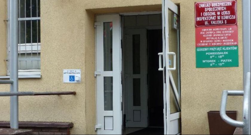 ZUS uspokaja. Emerytury i renty wypłacane będą na bieżąco