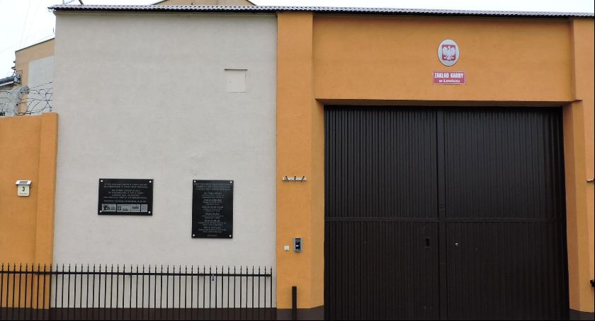 Czy pacjent, który uciekł ze szpitala zakaźnego w Zgierzu, przebywa w łowickim więzieniu
