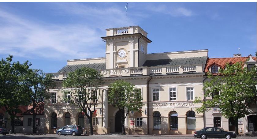 Urząd Miasta w Łowiczu. Bezpośrednia obsługa klientów zawieszona do odwołania