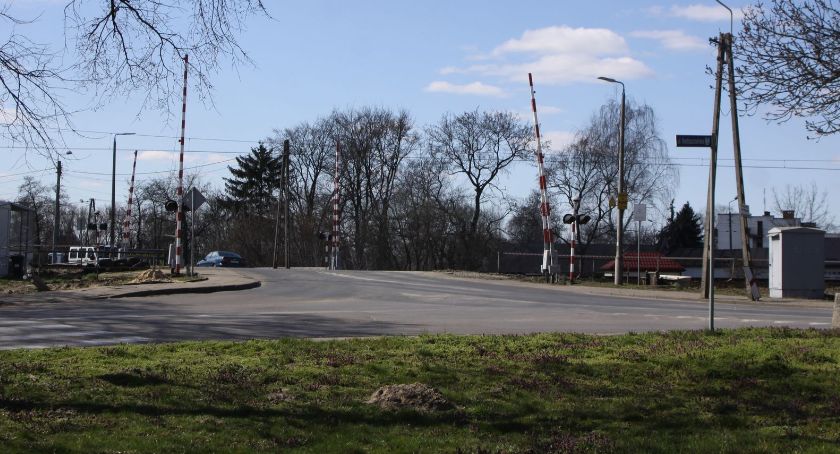 Modernizacja linii kolejowej E-20 w Łowiczu. Przejazd w ul. Mostowej zostanie tymczasowo zamknięty
