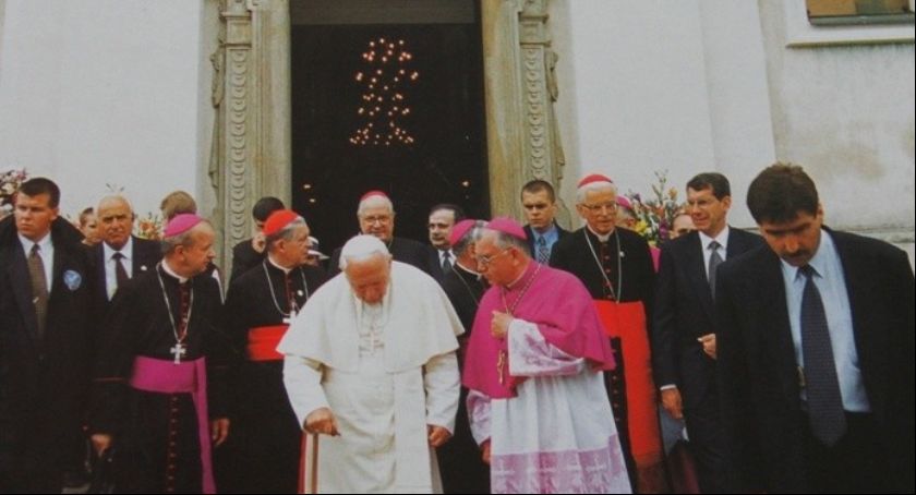 15 lat temu zmarł Karol Wojtyła, papież Jan Paweł II 