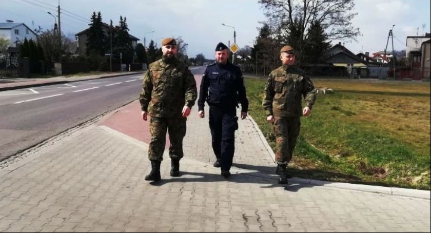 Żołnierze WOT wspierają łowickich policjantów