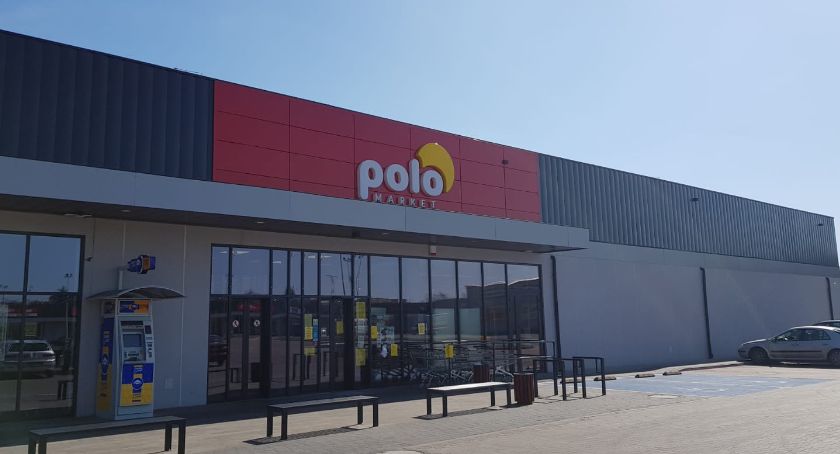 Niedziela handlowa. A pod marketami pusto