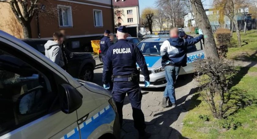 Łowicz: mandaty i pouczenia za spotkania w plenerze i picie alkoholu