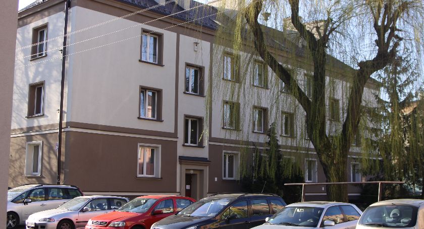 Mieszkańcy obawiają się sąsiada. „Groził, że uszkodzi nasze auta”