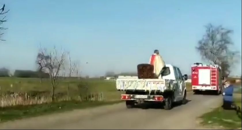 Nietypowa procesja rezurekcyjna 2020 w Boczkach Chełmońskich (VIDEO)