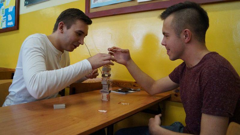 Nietypowy sposób, by odpowiedzieć na typowe pytania