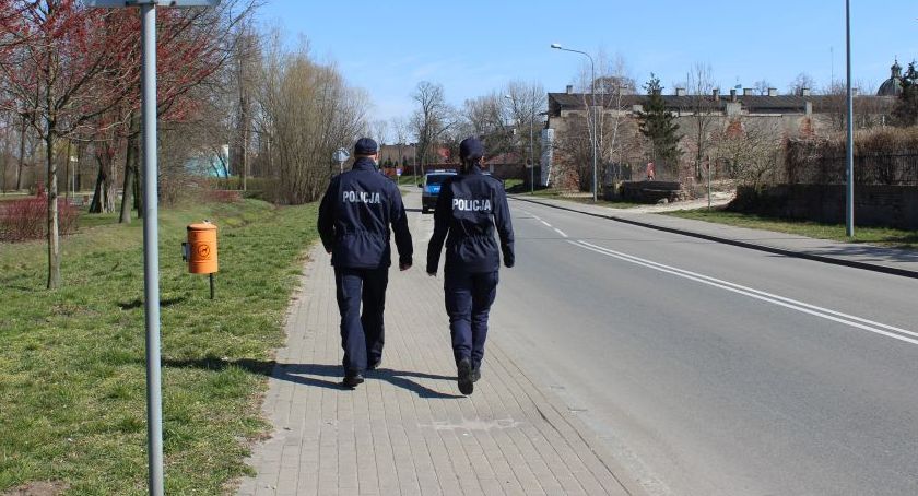 W święta nie wszyscy zostali w domu. Mandaty za przemieszczanie się i gromadzenie