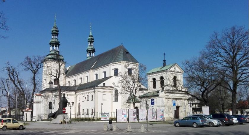 Łowicz. Zmiany w kościołach. Ile osób może być na mszy (AKTUALIZACJA)