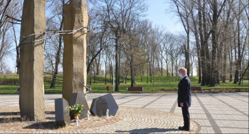  Burmistrz Łowicza oddał cześć wszystkim Żydom walczącym o wolność i godność człowieka 