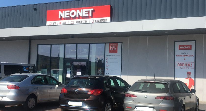 Włamanie z kradzieżą do sklepu w centrum handlowym w Łowiczu
