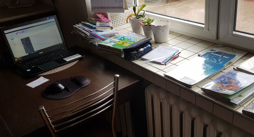 Kuchnia jak klasa, klasówka na Messengerze. Zdalne nauczanie oczami rodziców