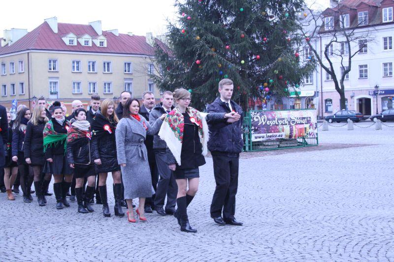 Zatańczyli poloneza na Starym Rynku - VIDEO