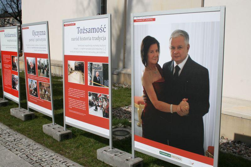 Wystawa prezentująca postać Lecha Kaczyńskiego