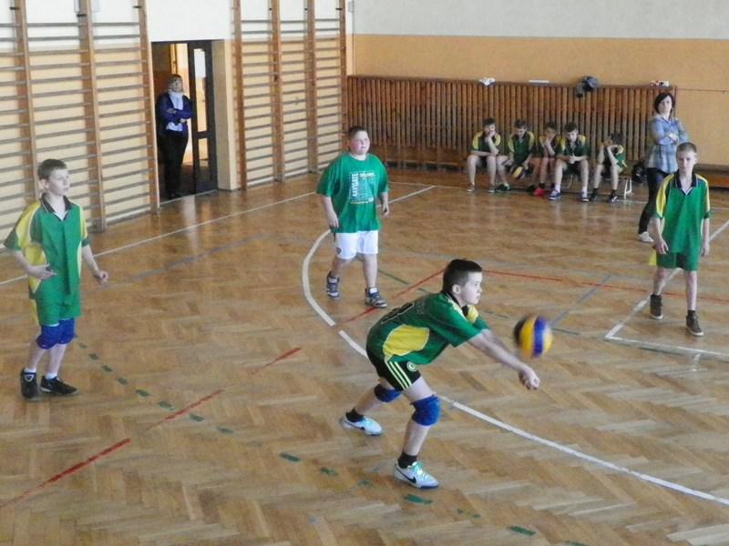Chłopcy z SP Bednary najlepsi w piłkę siatkową