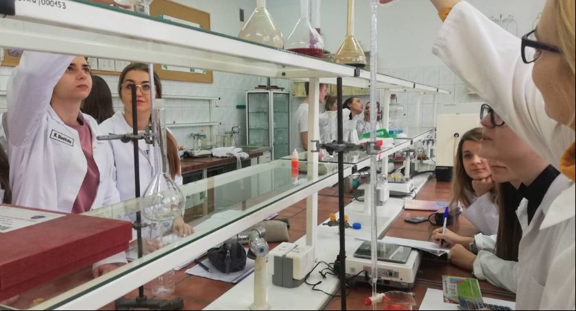 II LO w Łowiczu zaprasza Ósmoklasistów do klasy medycznej (FOTO i VIDEO)