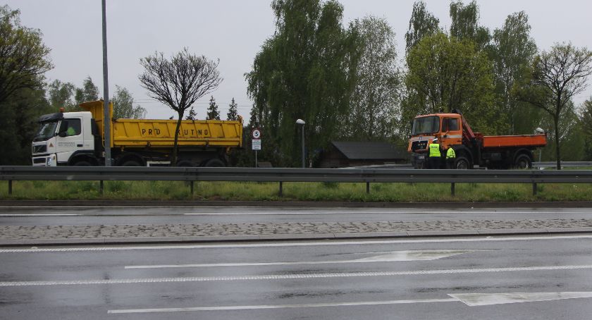 Zderzenie dwóch wywrotek na skrzyżowaniu DK nr 70 i 92 w Łowiczu