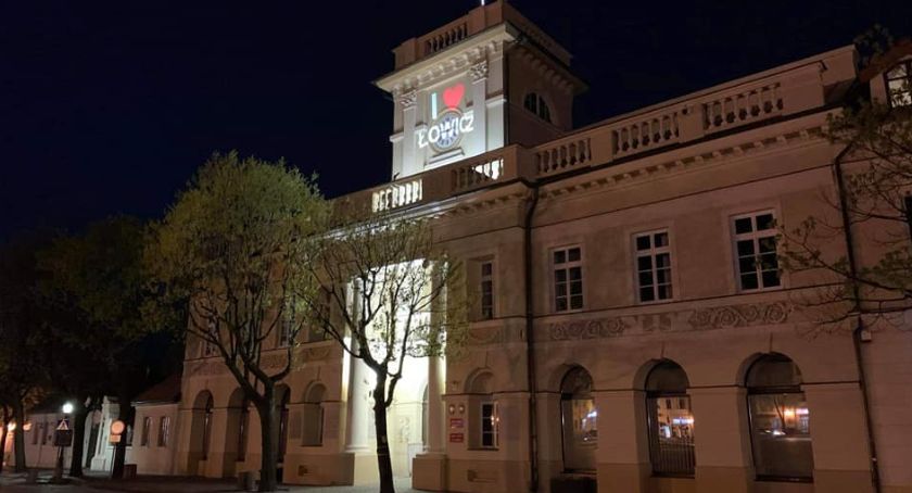 I love Łowicz. Nowy hologram na wieży łowickiego ratusza