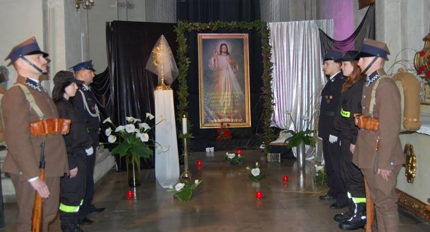 Dziesiątacy pełnili honorowe warty przy Grobie Pańskim