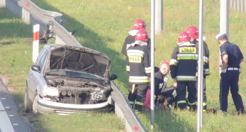 Wypadek na A2 - małżeństwo trafiło do szpitala
