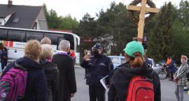 Policjanci zatrzymali łowickich pielgrzymów. Czy pątnicy pójdą na Jasną Górę? (ZDJĘCIA, VIDEO) (AKTUALIZACJA)