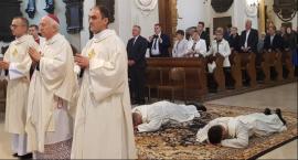  Katedra łowicka. Dwóch diakonów otrzymało święcenia kapłańskie (FOTO i VIDEO)
