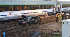 Szymanowice. Zderzenie pociągu Intercity z samochodem osobowym (FOTO i VIDEO) - AKTUALIZACJA