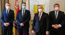 Ministrowie: Przemysław Czarnek i Tomasz Rzymkowski byli gośćmi starosty Marcina Kosiorka