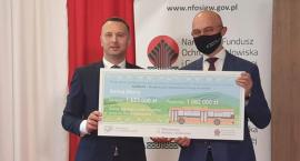 Wójt gminy Zduny odebrał promesę na zakup elektrycznego autobusu