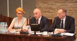 Łowicz. Opozycja chce odwołania przewodniczącego Rady Powiatu Łowickiego