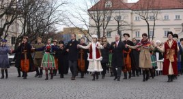 Maturzyści nie zatańczą w tym roku poloneza na Starym Rynku