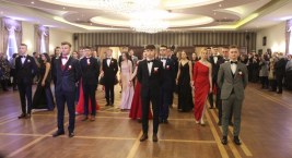 Studniówka 2022 maturzystów I LO w Łowiczu (foto, film)