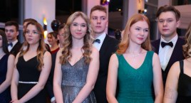 Studniówka 2022 maturzystów łowickiego Medyka (foto, film)