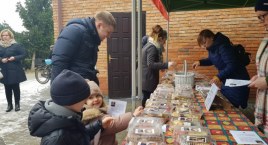 W kościele na Korabce trwa kiermasz ciast dla chorego Stasia (foto, film)