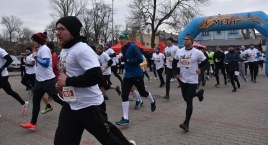 Łowicz. Upamiętnili Żołnierzy Wyklętych biegiem na Błoniach (foto,film)