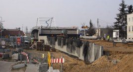 Budowa wiaduktu w Łowiczu. Wznowiono prace przy budowie nasypu (foto, film)